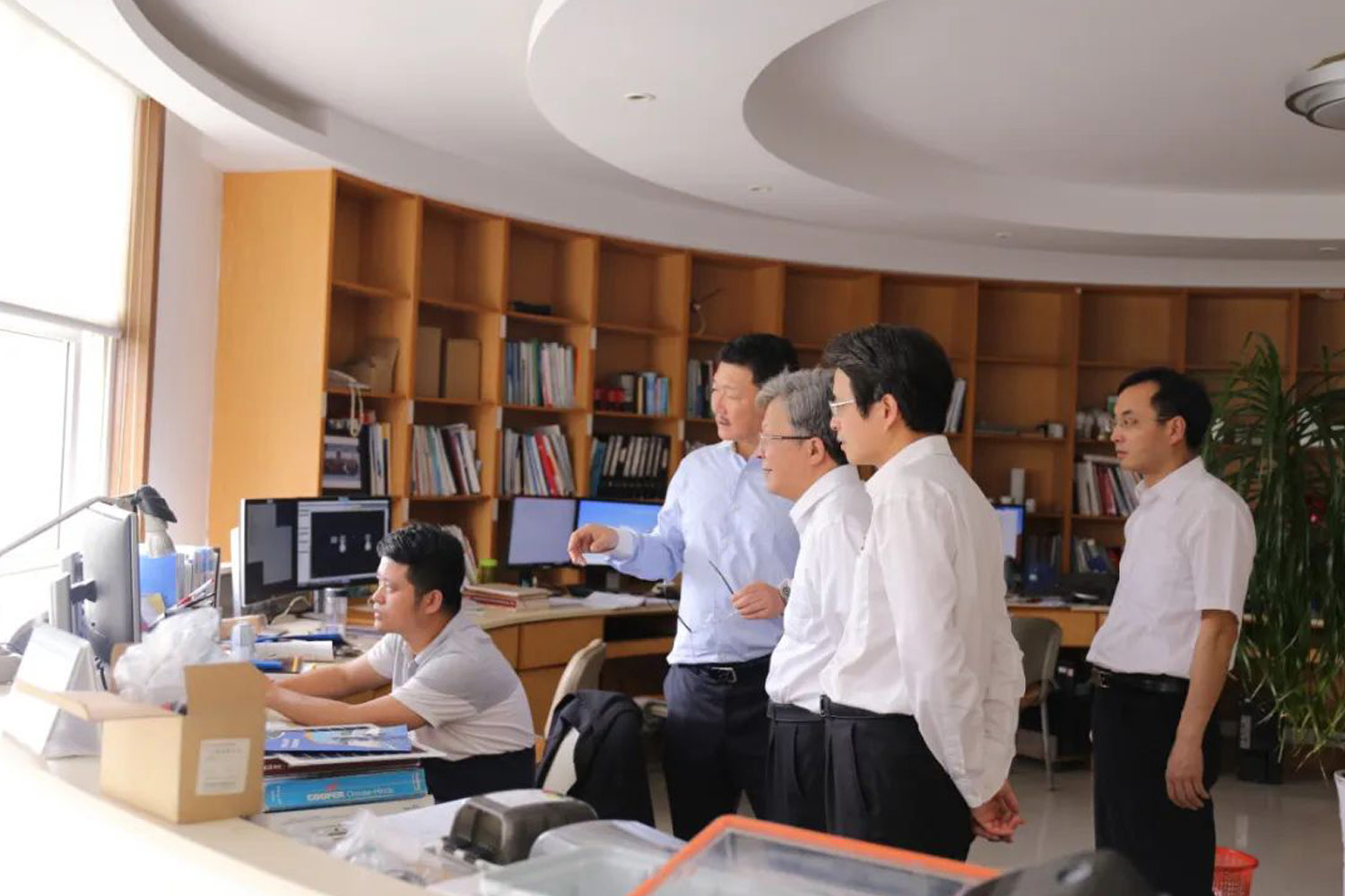 浙江省高级人民法院党组副书记、常务副院长朱深远一行莅临创正电气股份有限公司调研指导